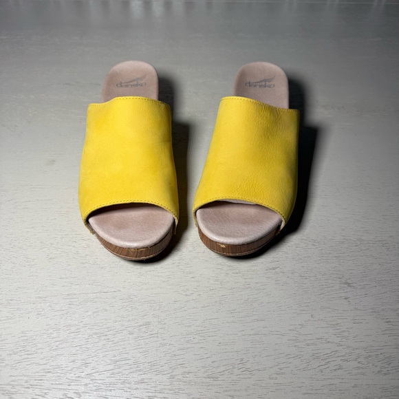 Dansko Leather Maci Mules in Daffodil Yellow, size 40, US 9 - 9.5, excellent - Picture 3 of 10